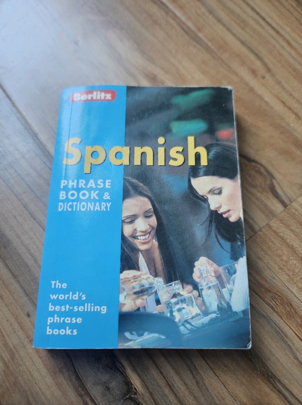 Berlitz Spanish Phrase Book & Dictionary - Blue Cover